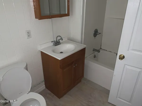 $1,500 | 9 James Street, Unit 2, Saratoga Springs, NY 12866