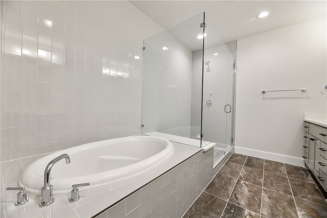 4611 Unity Circle Austin, TX 78731 - Photo 24 of 40 Another view of the soaking tub and shower.