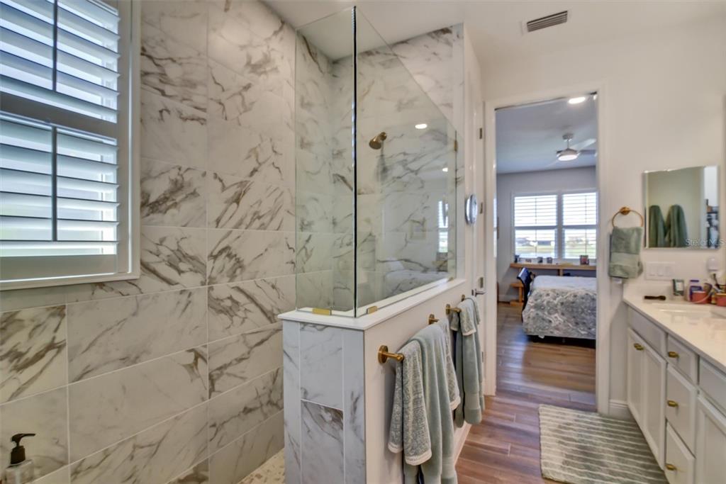 8192 Sternway Road Sarasota, FL 34240 - Photo 8 of 33 Gallery Image 8