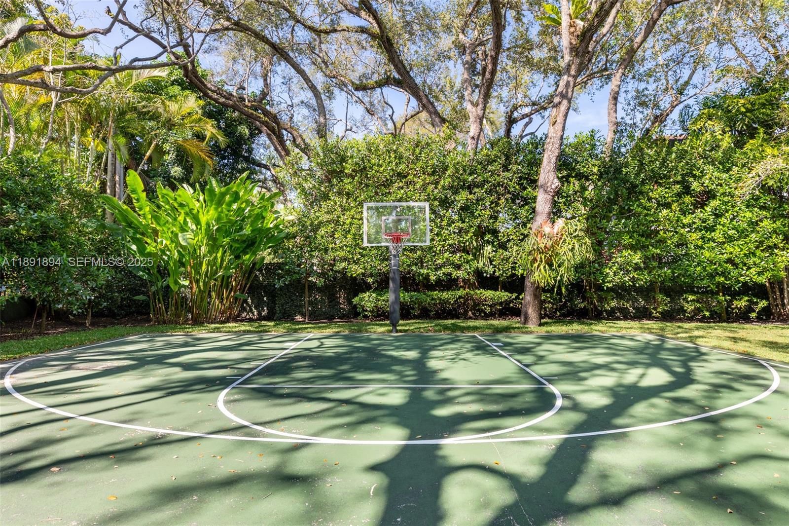 8150 School House Road Miami, FL 33143 - Photo 26 of 27 a view of a basketball court