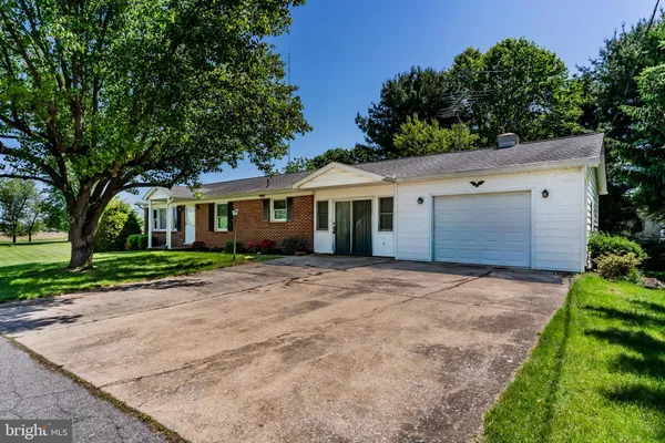 $269,900 | 274 Cherry Ln Drive, Chambersburg, PA 17202