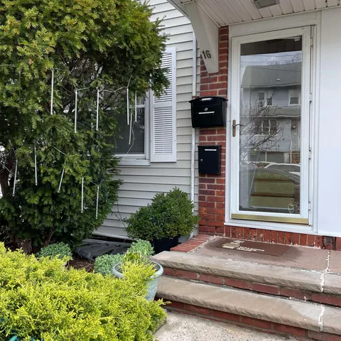 $1,650 | 16 Kelly Parkway, Unit 1, Bayonne, NJ 07002