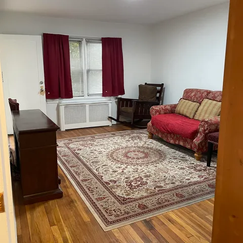 $1,650 | 16 Kelly Parkway, Unit 1, Bayonne, NJ 07002