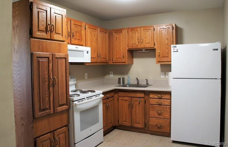 3174 Avon Manor Road Rochester Hills, MI 48307 - Photo 5 of 18