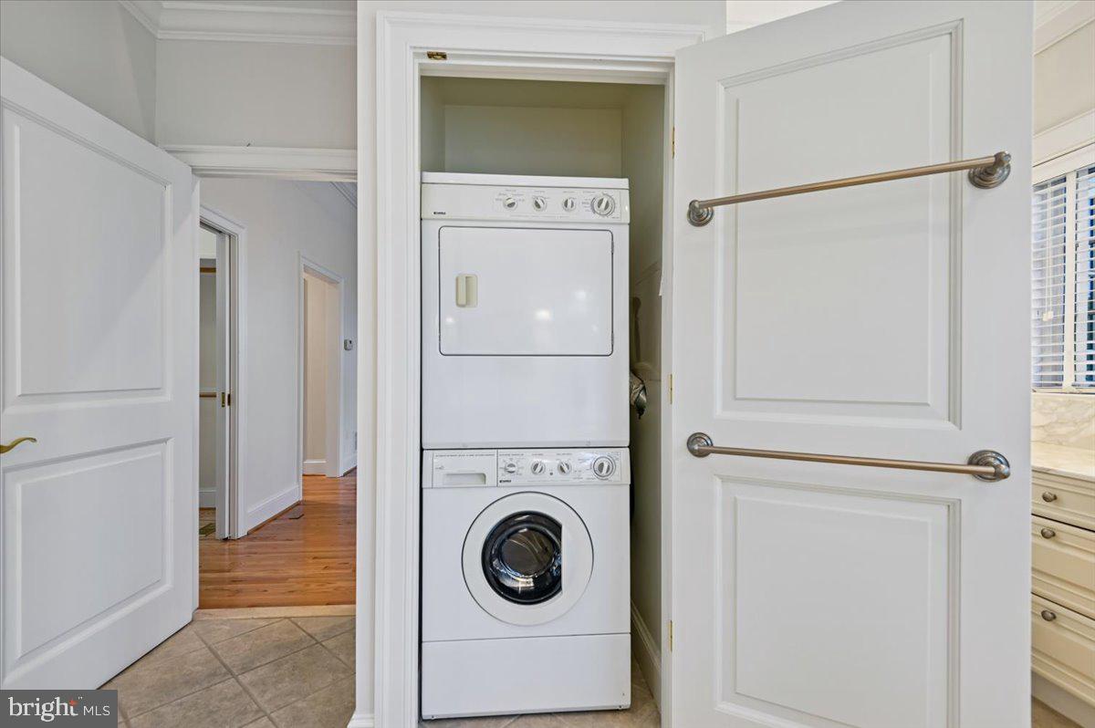 2700 Falling Timber Trail Edgewater, MD 21037 - Photo 31 of 89 a utility room with dryer and washer