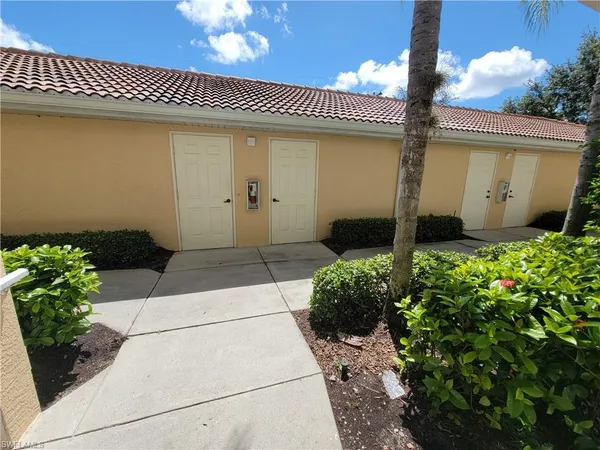 $2,500 | 3037 Driftwood Way, Unit 3505, Naples, FL 34109