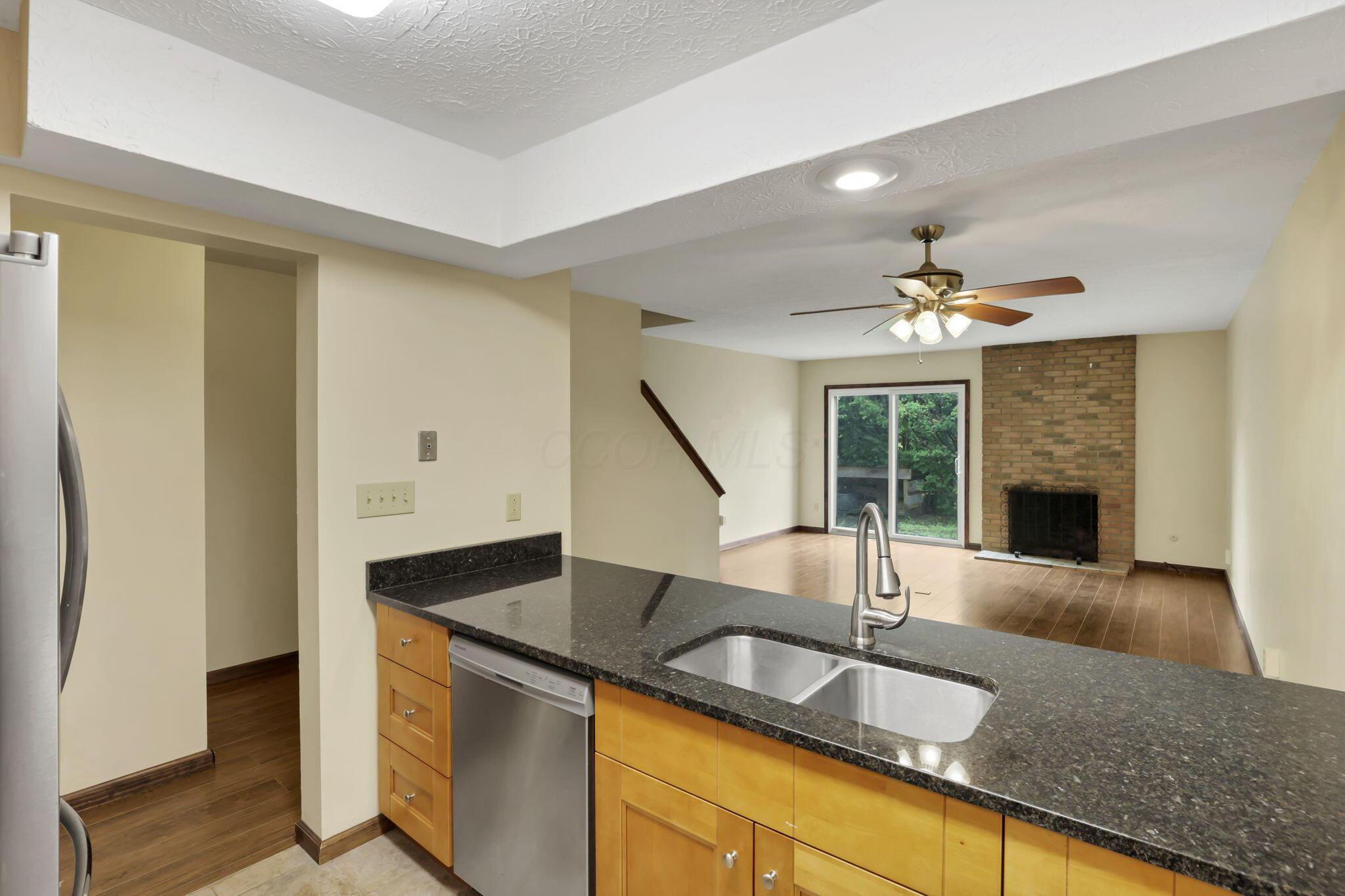 2014 Queensgate Lane Columbus, OH 43235 - Photo 8 of 26 16-web-or-mls-0N4A5804