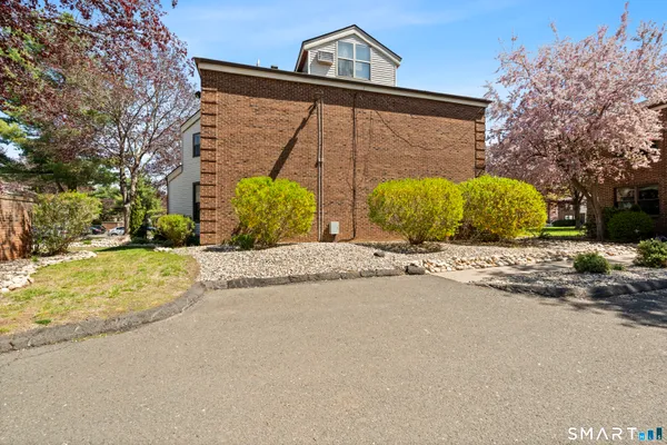 $198,000 | 69 Wellington Drive, Unit 69, Farmington, CT 06032