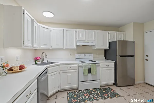 $198,000 | 69 Wellington Drive, Unit 69, Farmington, CT 06032