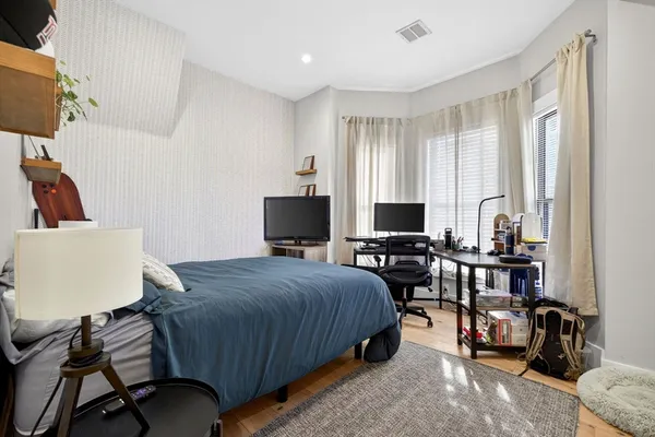 $3,500 | 20 Arlington Street, Unit 4, Somerville, MA 02145