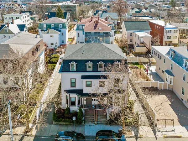 $3,500 | 20 Arlington Street, Unit 4, Somerville, MA 02145