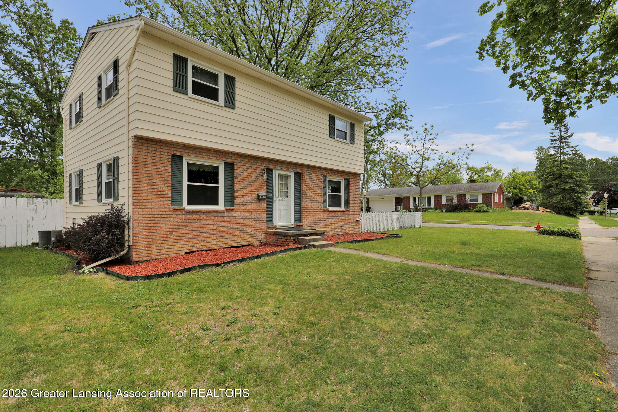 2525 Bedford Road Lansing, MI 48911 - Photo 2 of 31