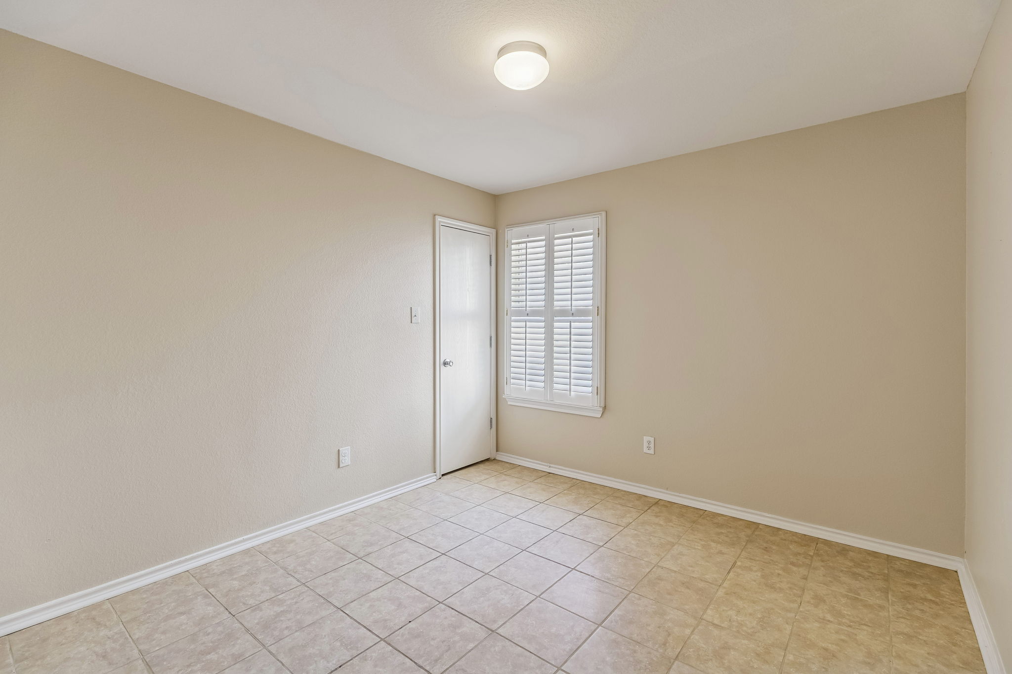 1148 Amberwood Loop Kyle, TX 78640 - Photo 15 of 22 an empty room with windows