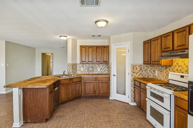 $334,000 | 1148 Amberwood Loop, Kyle, TX 78640