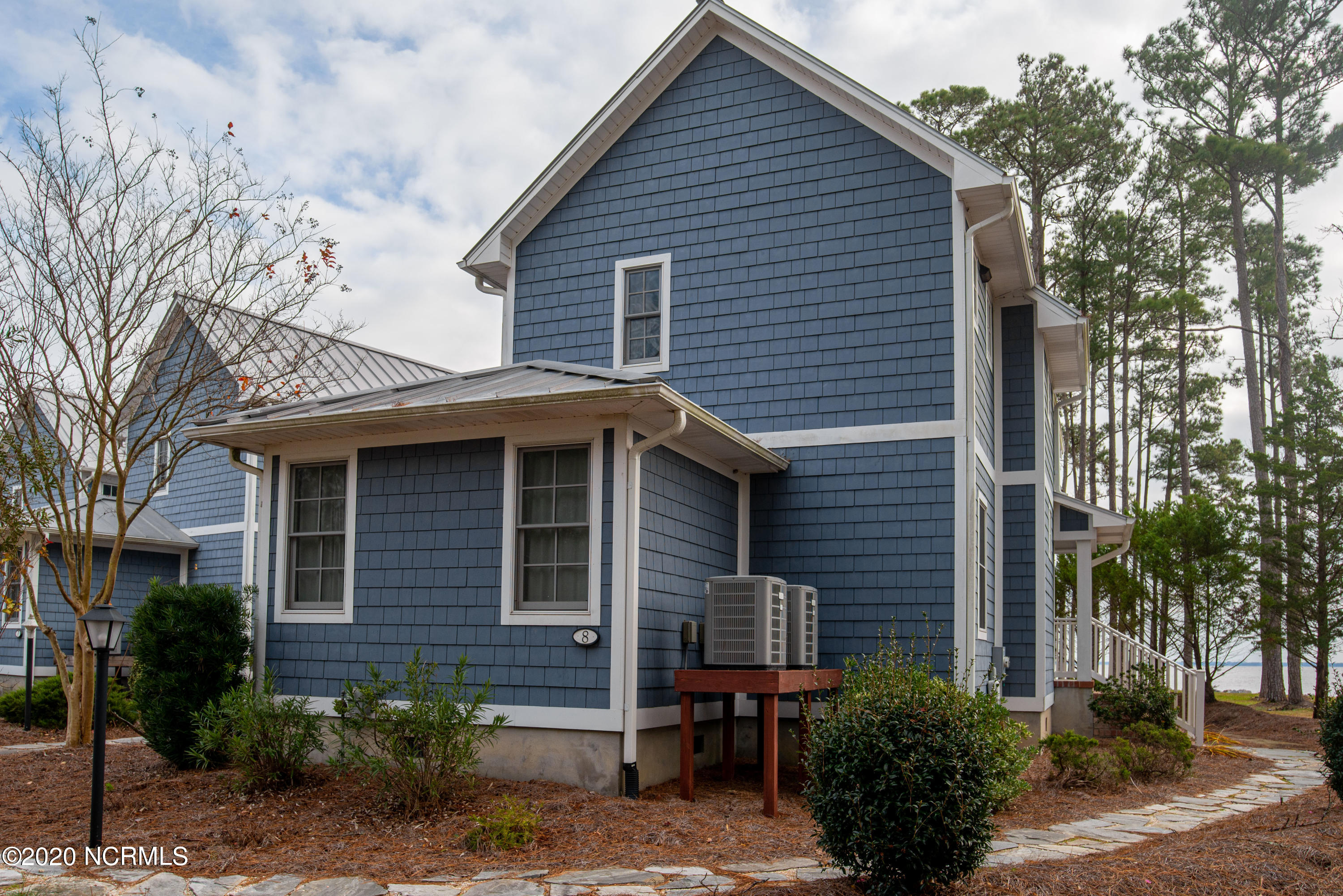 511 Neuse Village Road, Unit 8 Arapahoe, NC 28510 - Photo 12 of 53 511 Neuse Village Cottage #8-10