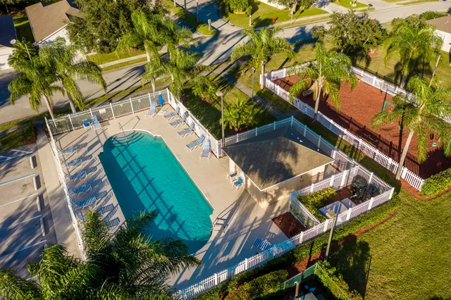 $2,500 | 1100 West 13th Square, Vero Beach, FL 32960