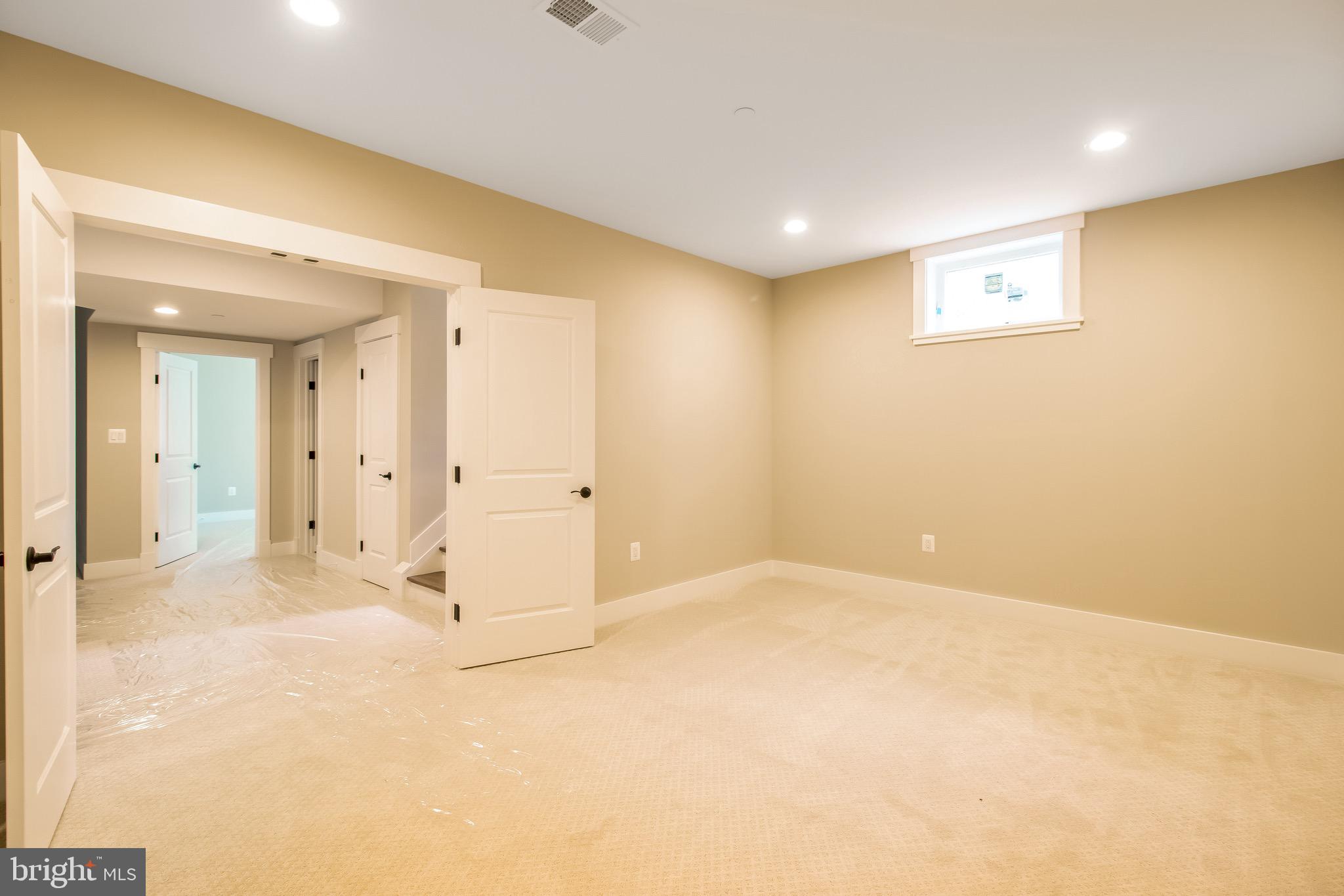 6204 Greentree Road Bethesda, MD 20817 - Photo 29 of 36