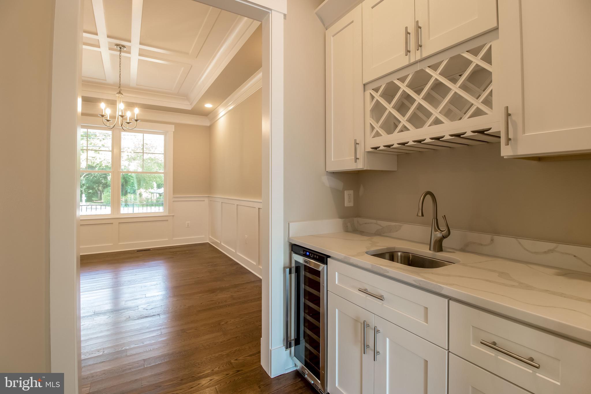 6204 Greentree Road Bethesda, MD 20817 - Photo 4 of 36