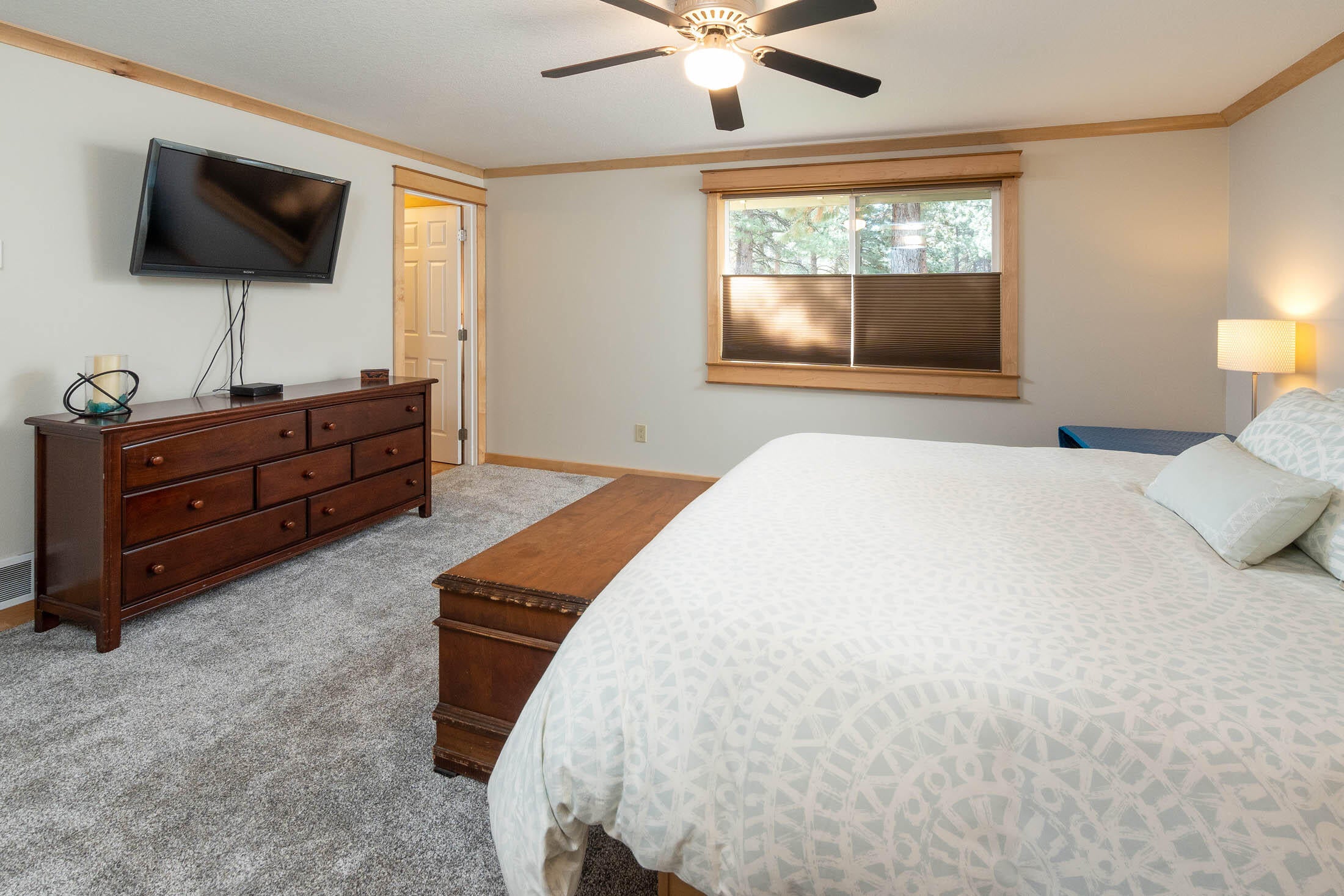 19459 Apache Road Bend, OR 97702 - Photo 19 of 33 Primary Bedroom