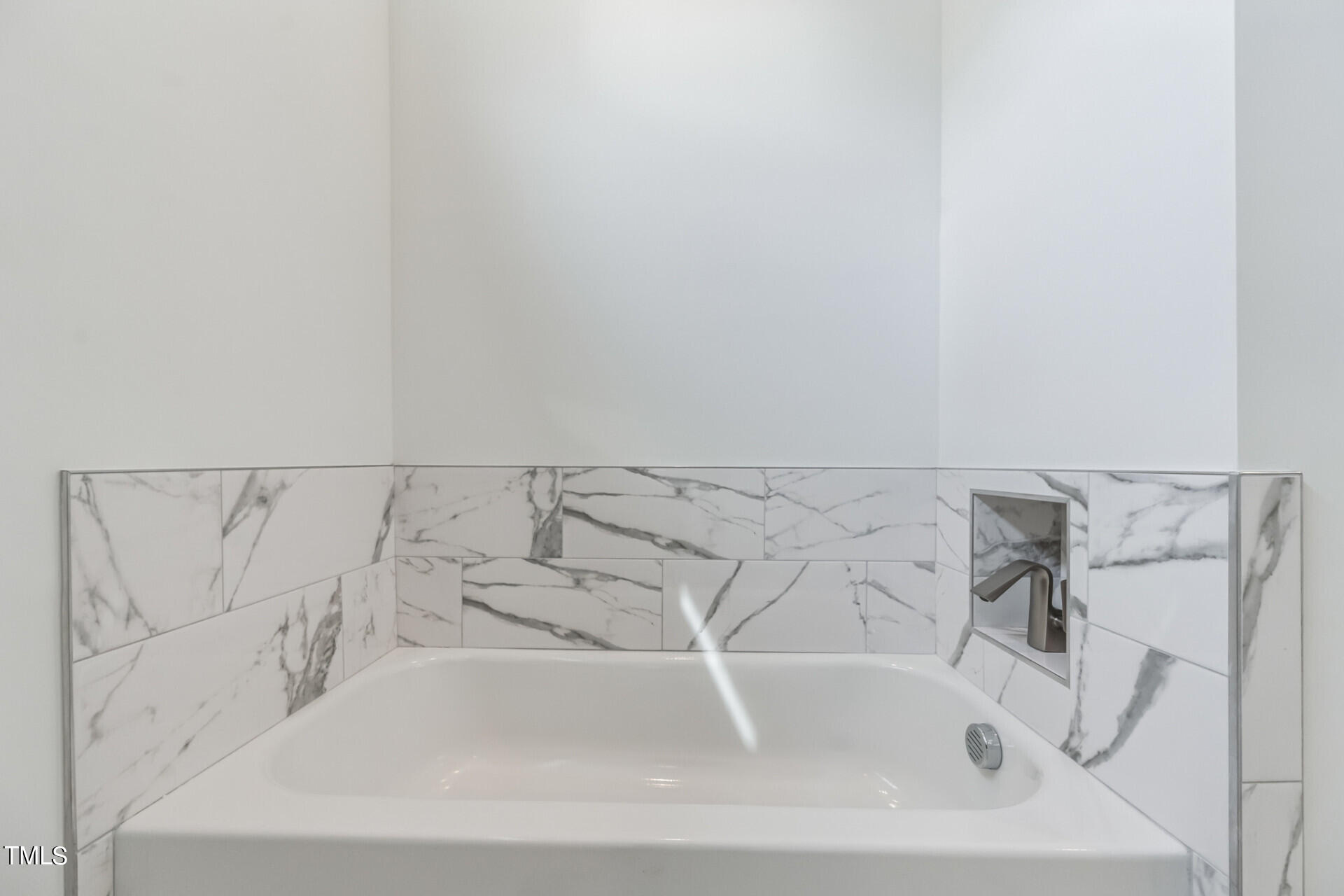 1202 Nova Street Durham, NC 27713 - Photo 20 of 26 a bathroom with a bathtub