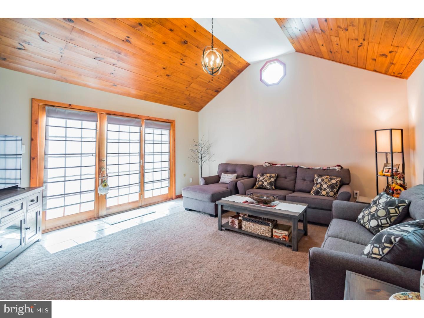 1032 Winslow Road Williamstown, NJ 08094 - Photo 13 of 25 Family Room