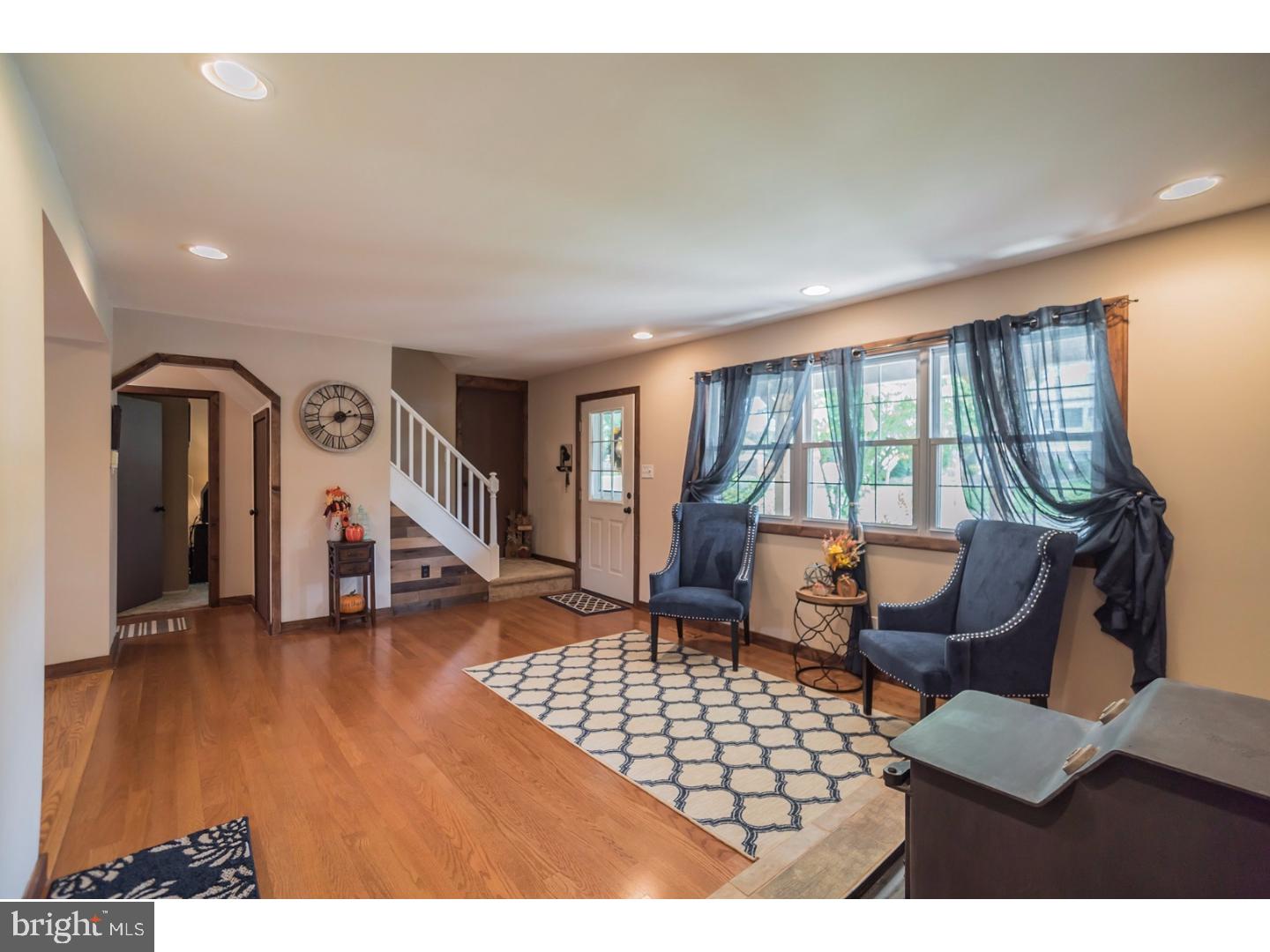 1032 Winslow Road Williamstown, NJ 08094 - Photo 7 of 25 Living Room