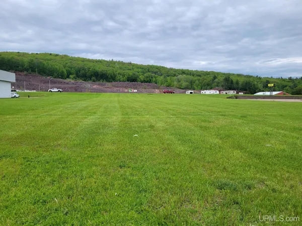 $450,000 | W8141 Us2 Highway, Iron Mountain, MI 49801