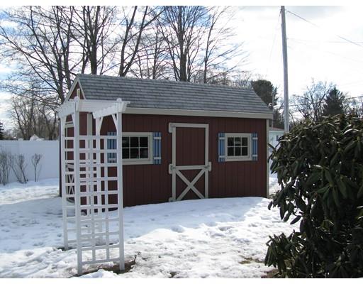 565 Granby Road Chicopee, MA 01013 - Photo 3 of 23