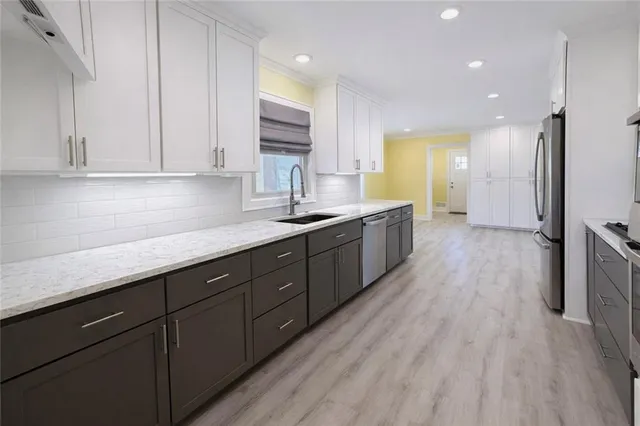 $545,500 | 17009 South State Route East, Pleasant Hill, MO 64080