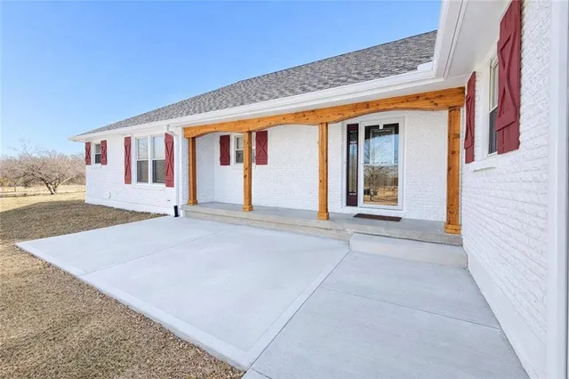 $545,500 | 17009 South State Route East, Pleasant Hill, MO 64080