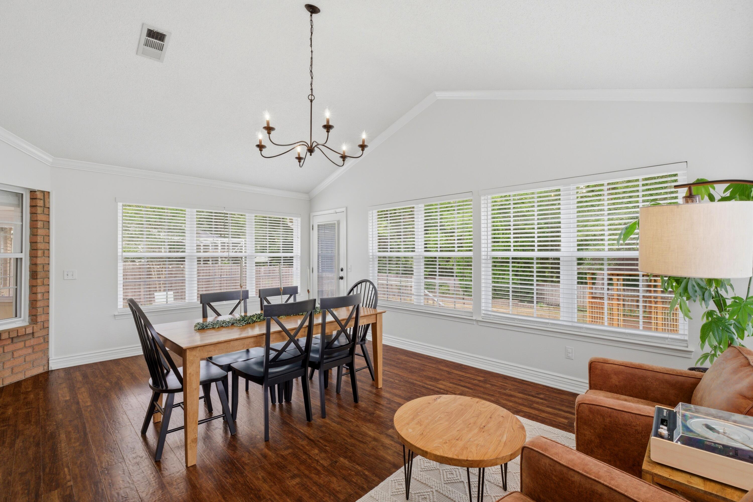 6032 Forest Green Road Pensacola, FL 32505 - Photo 7 of 37 Sunroom