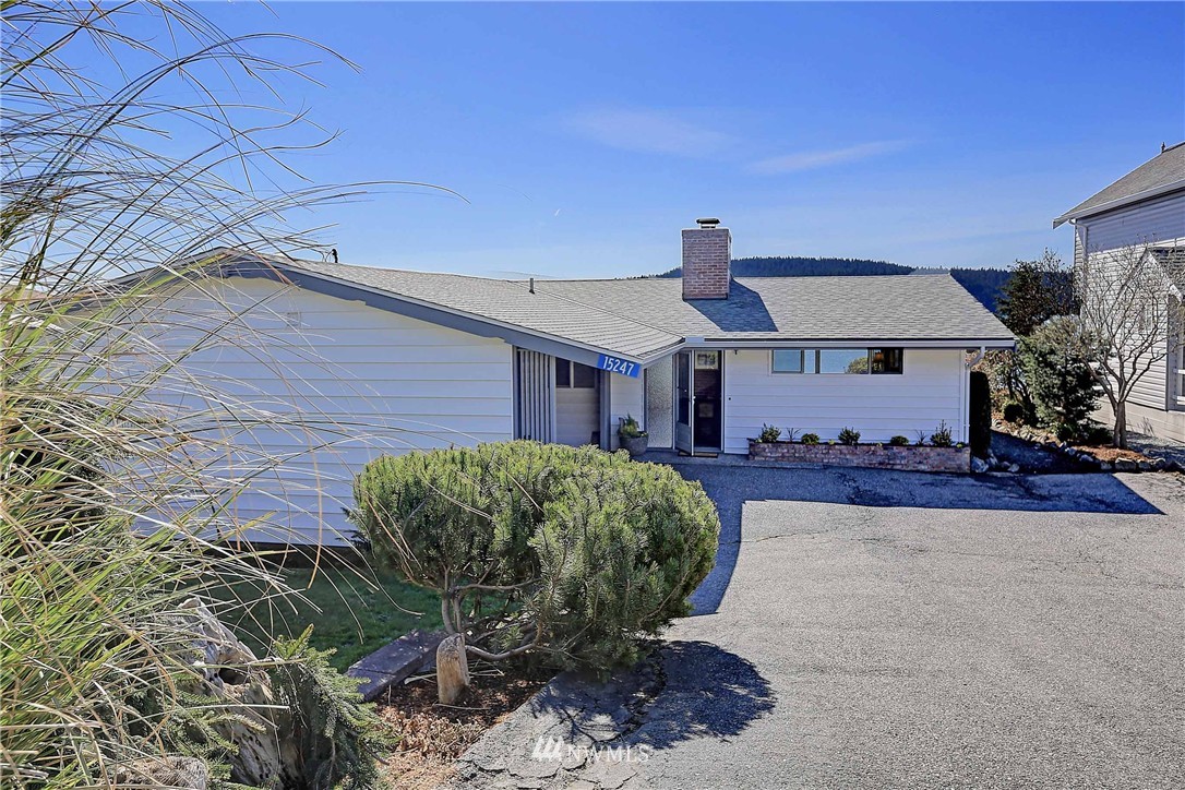 15247 Gibralter Road Anacortes, WA 98221 - Photo 3 of 18 Gallery Image 3