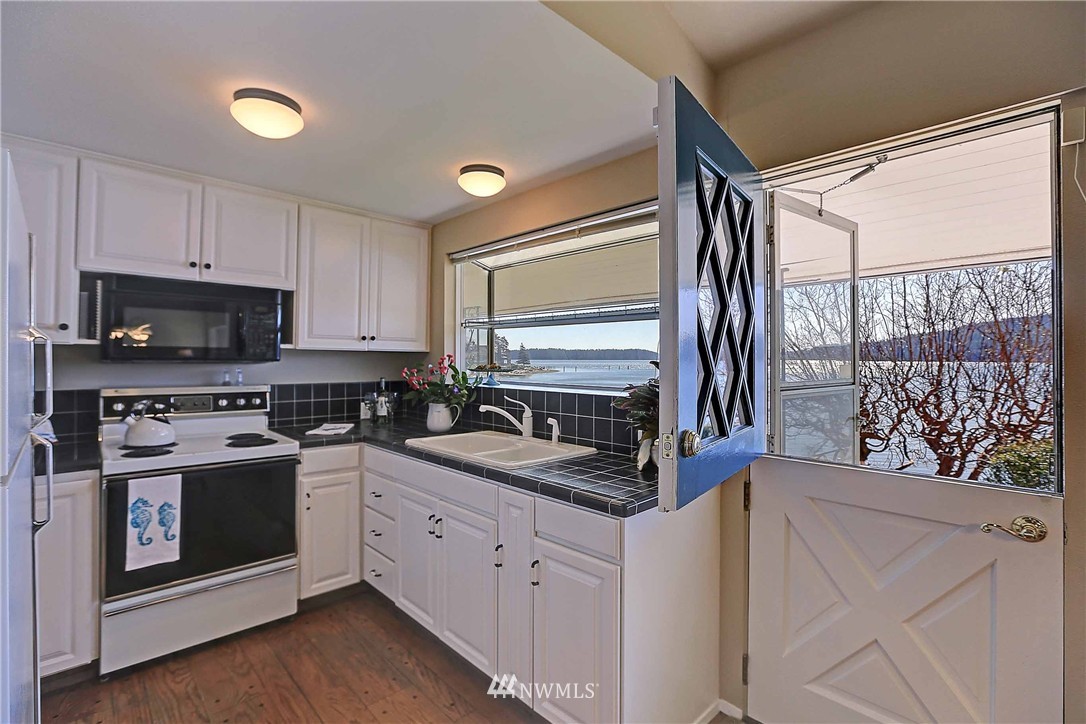 15247 Gibralter Road Anacortes, WA 98221 - Photo 6 of 18 Gallery Image 6