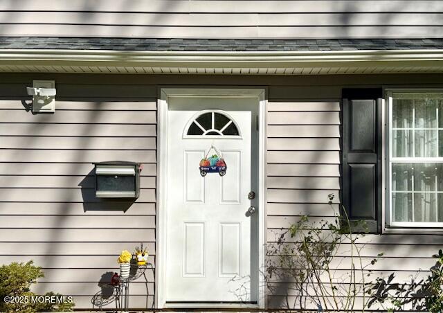 31 Kingsley Way Freehold, NJ 07728 - Photo 2 of 28 a stove top oven sitting inside of a kitchen