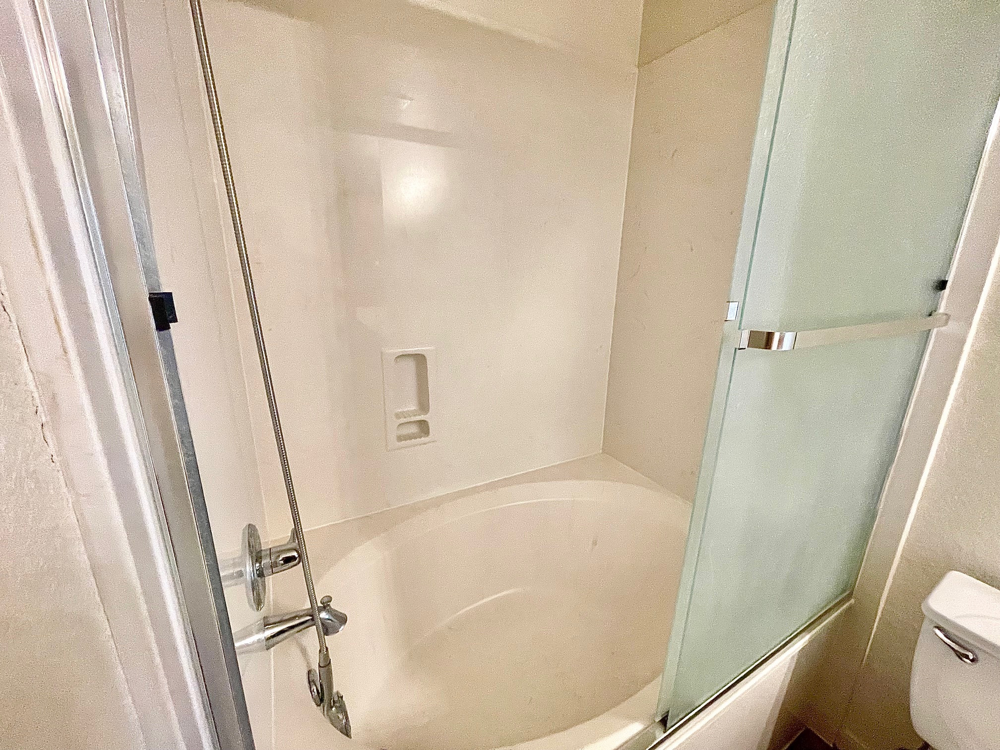 5018 205 Loop, Unit B Temple, TX 76502 - Photo 11 of 18 a bathroom with a bathtub and toilet