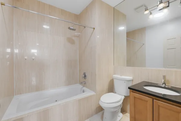 $249,000 | 2843 South Wells Street, Unit 2E, Chicago, IL 60616
