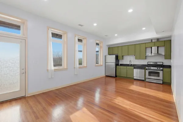 $249,000 | 2843 South Wells Street, Unit 2E, Chicago, IL 60616