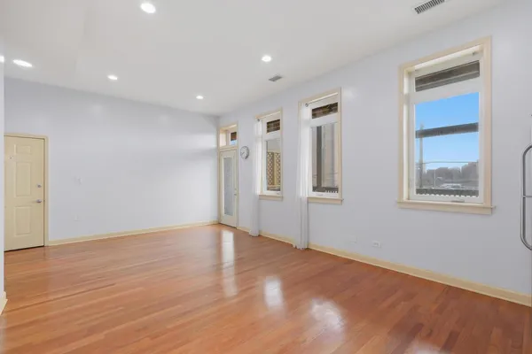 $249,000 | 2843 South Wells Street, Unit 2E, Chicago, IL 60616