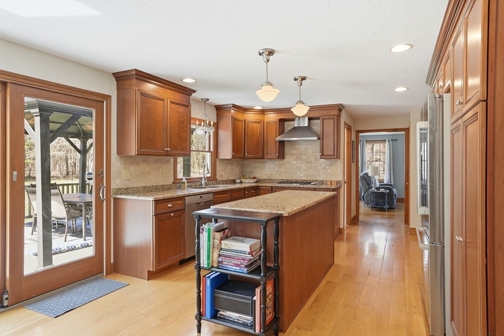 23 Olde Farm Road Easton, MA 02375 - Photo 5 of 37