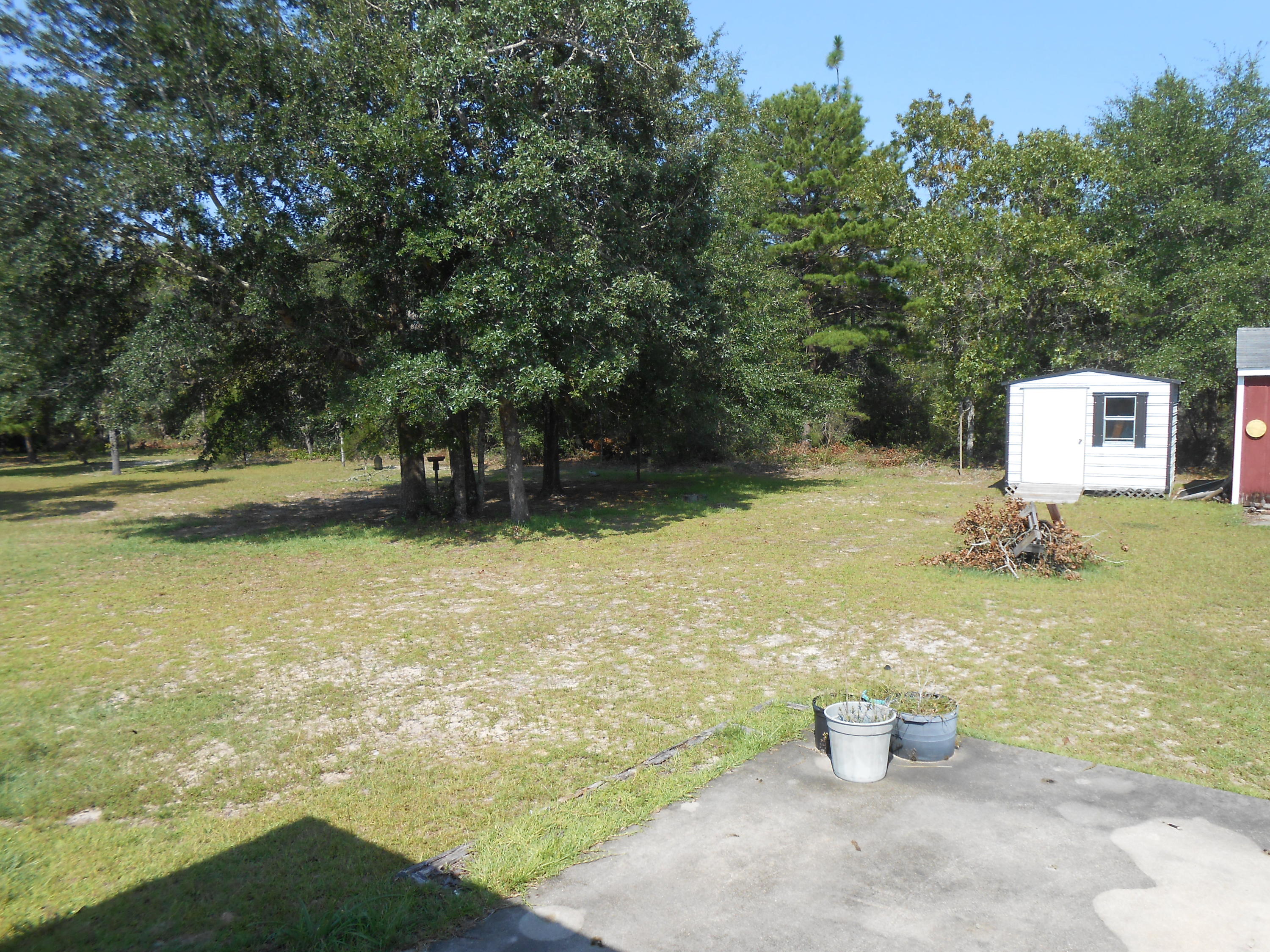 93 West Raphael Road DeFuniak Springs, FL 32433 - Photo 4 of 27 a view of a water fountain and a bench