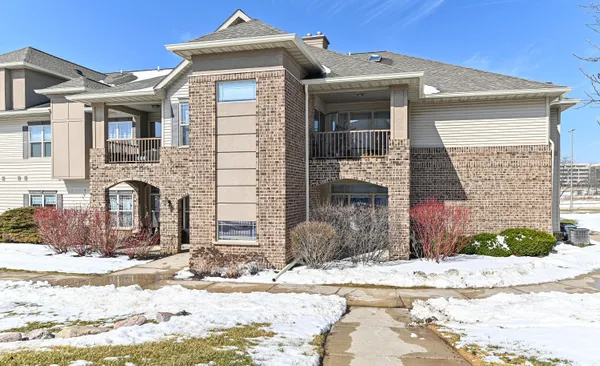 $224,900 | 3053 West Drexel Avenue, Unit 111, Franklin, WI 53132