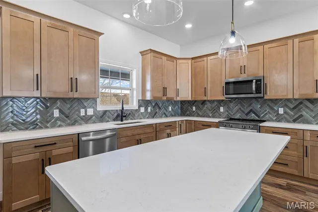 $499,000 | 323 Wellington Place, Farmington, MO 63640