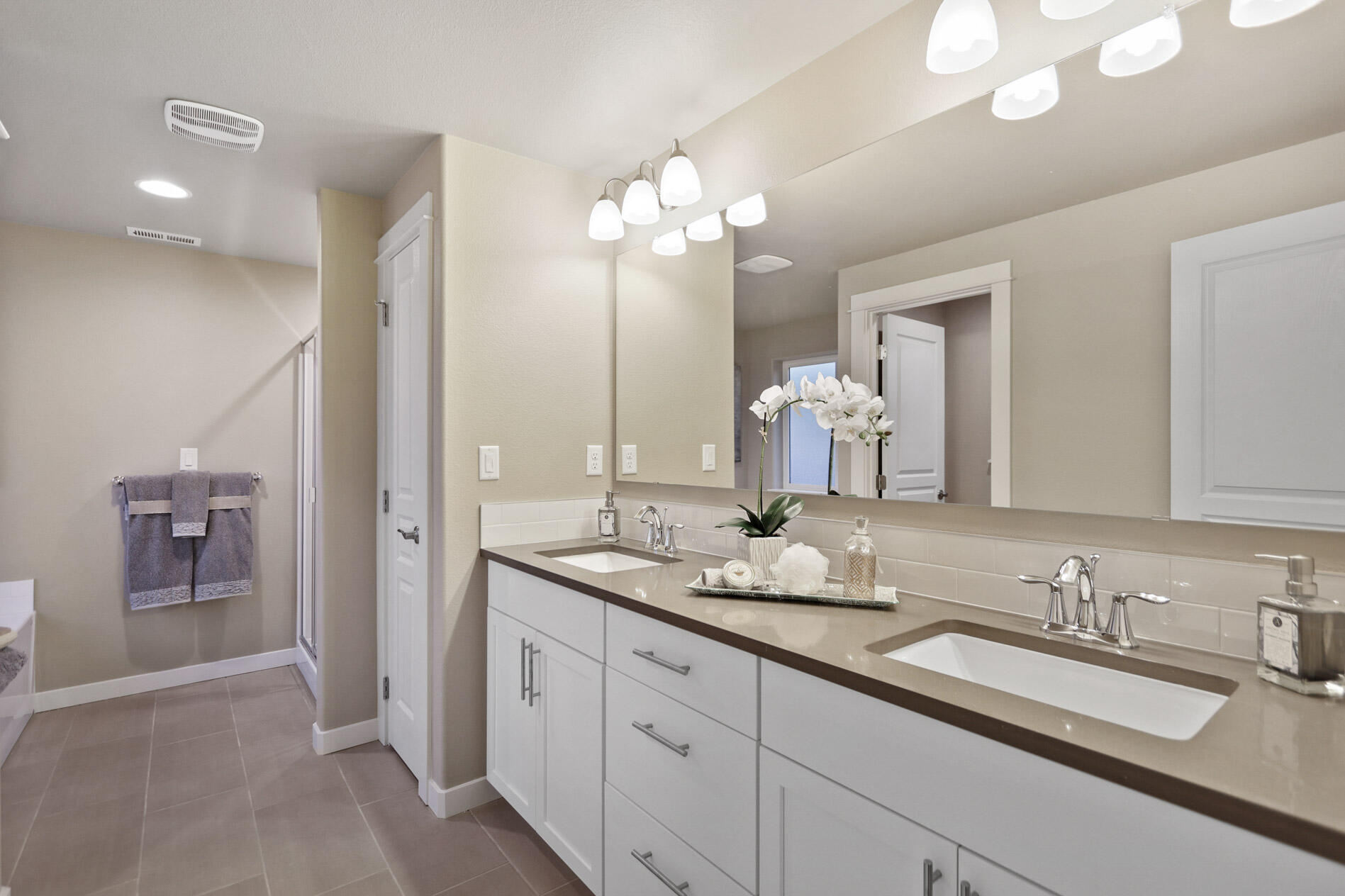 650 North Reed Street Sisters, OR 97759 - Photo 15 of 19 Talent - Master Bathroom
