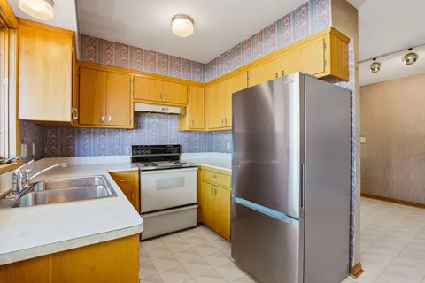 $299,900 | 501 Nicholson Avenue, South Milwaukee, WI 53172