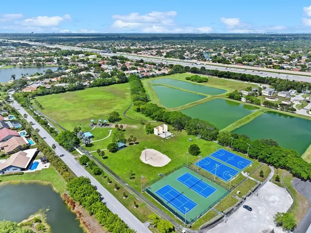 $580,000 | 6341 Gauntlet Hall Lane, Davie, FL 33331