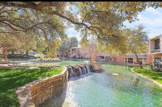 $1,900 | 3550 Country Square Drive, Unit 109, Carrollton, TX 75006