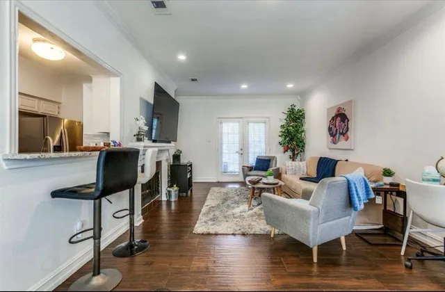 $1,900 | 3550 Country Square Drive, Unit 109, Carrollton, TX 75006