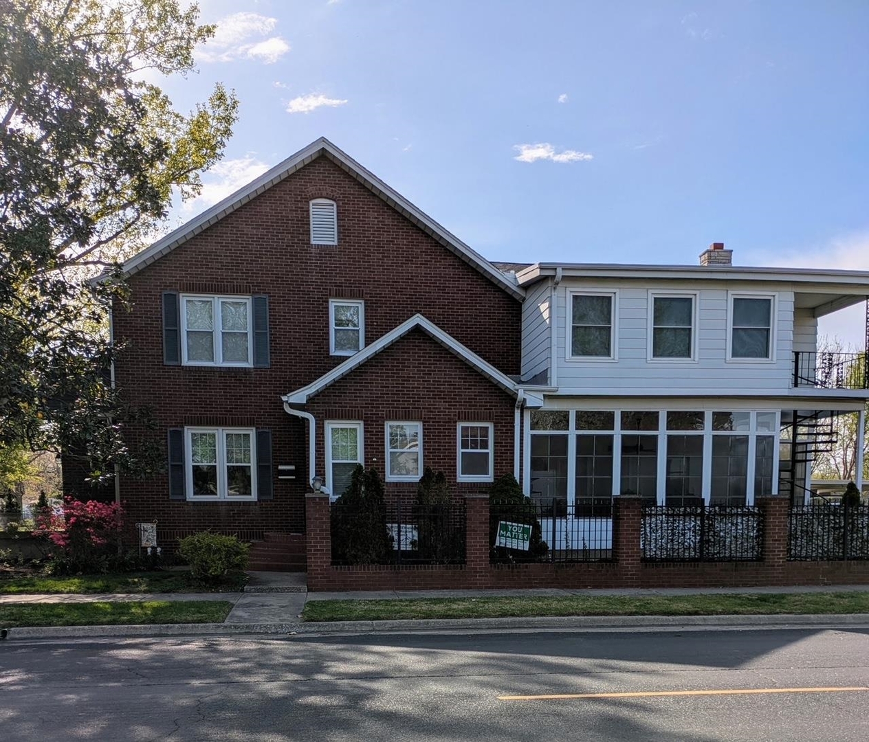 2004 Wall Street Murphysboro, IL 62966 - Photo 2 of 30 a front view of a house with a yard