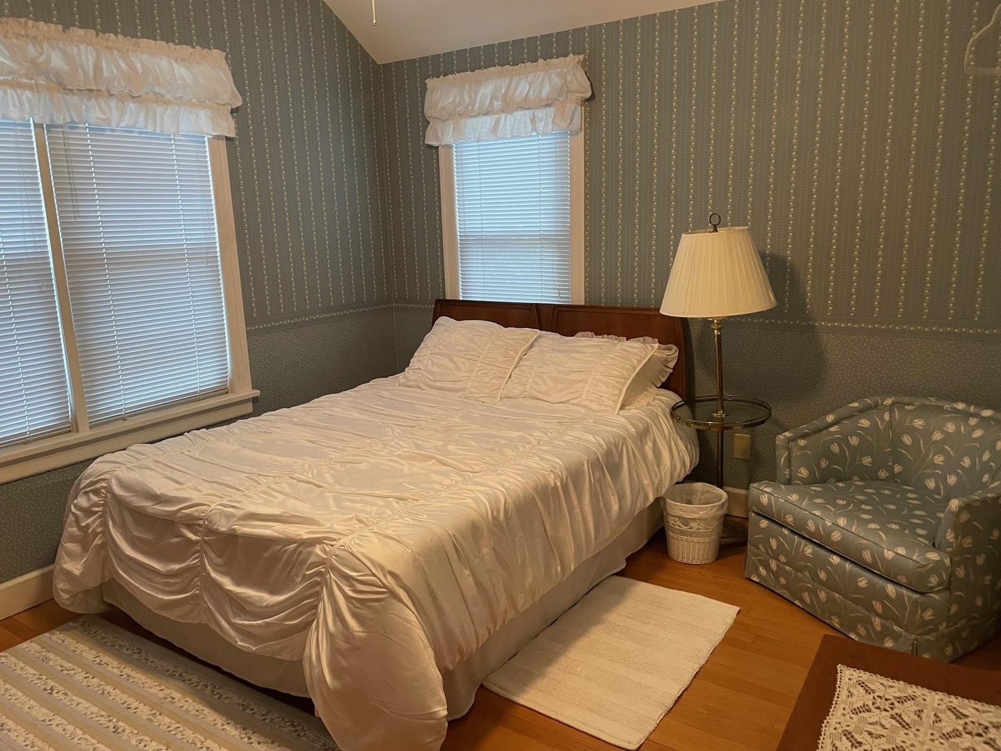 2004 Wall Street Murphysboro, IL 62966 - Photo 28 of 30 a bedroom with a bed and a lamp