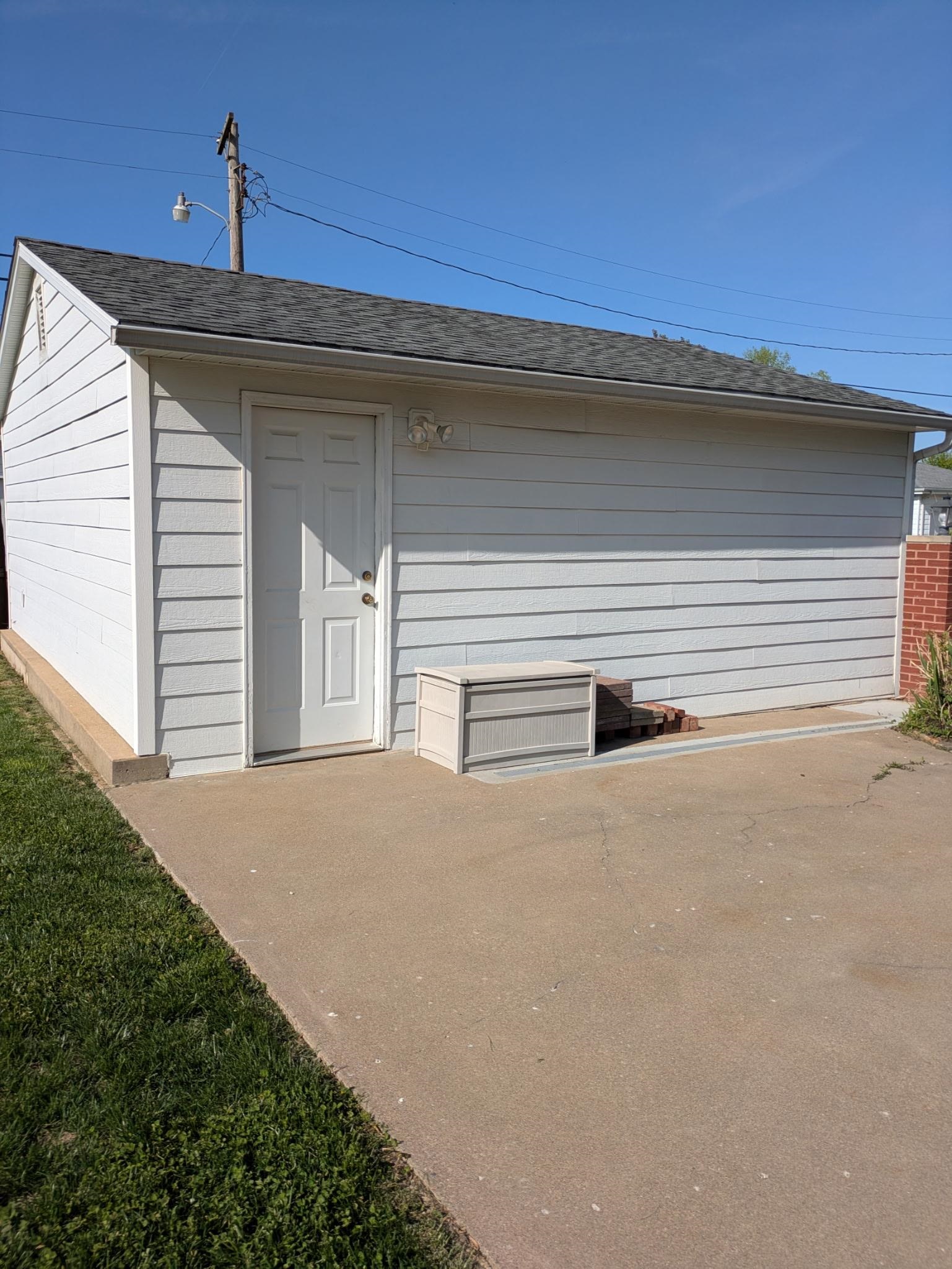 2004 Wall Street Murphysboro, IL 62966 - Photo 30 of 30 a view of a house with a garage